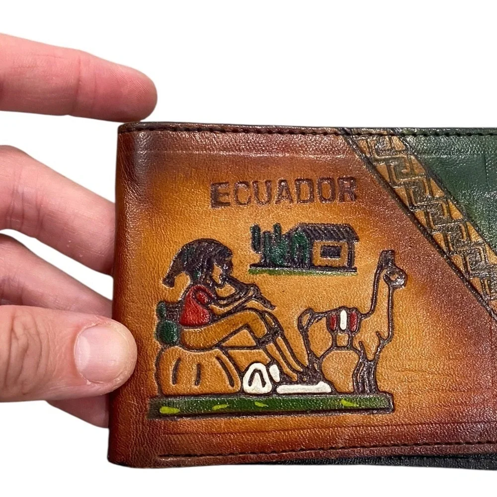VTG souvenir Ecuador Leather Wallet with Embossed design bifold billfold Quito